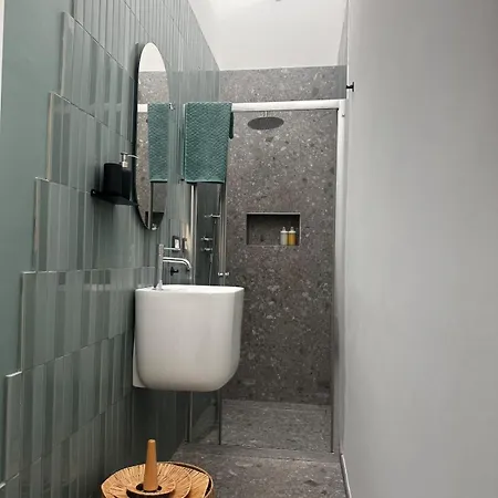 C L I N K E R H O U S E